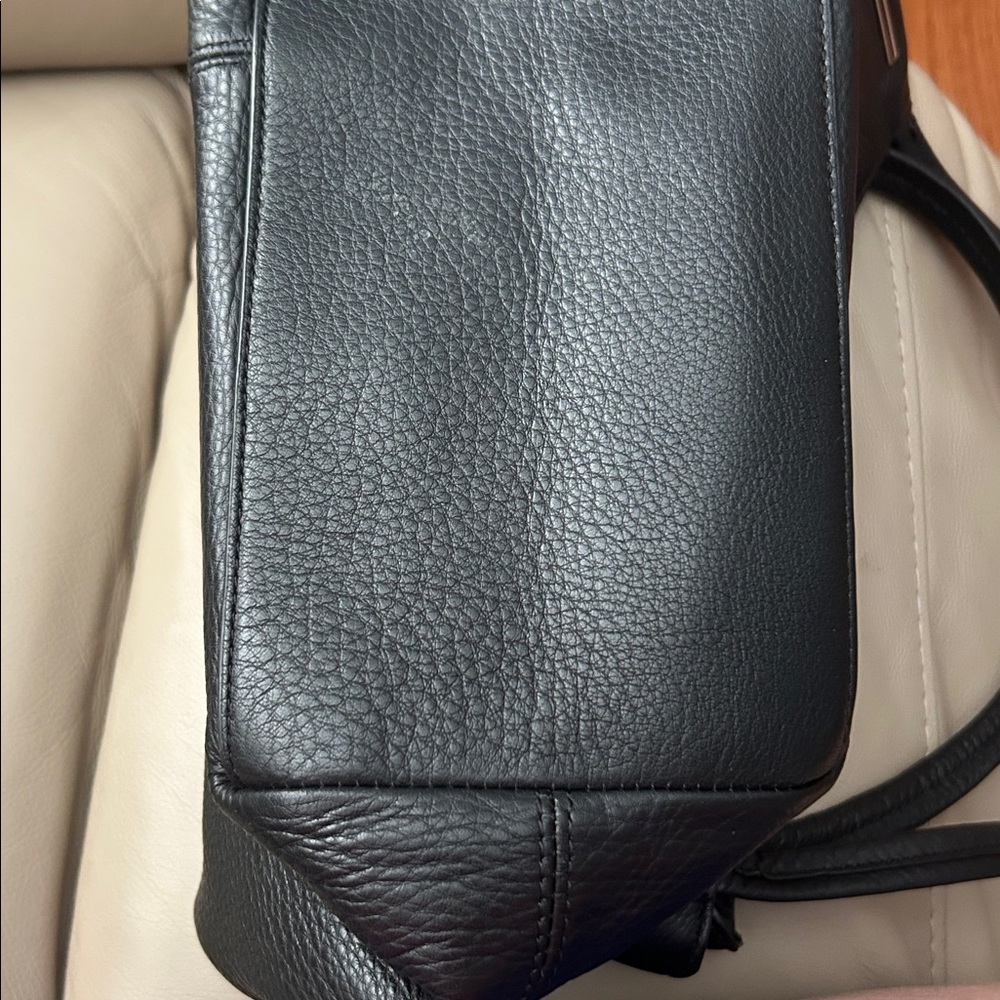 Vince Camuto leather purse - Picture 6 of 6